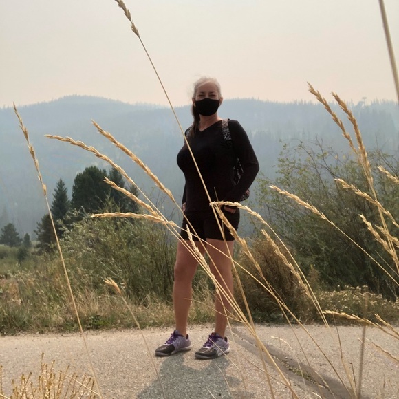 Meet your Posher, Valerie - Picture 2 of 2